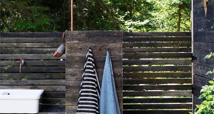 How to build a cabin for a summer shower in a summer cottage