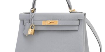 Women’s handbags from famous brands: range and advantages