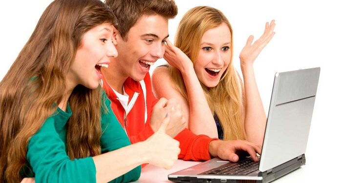 The best way to download videos from TikTok or Facebook: advantages of the online service