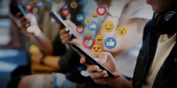 Promoting mobile apps through influencers