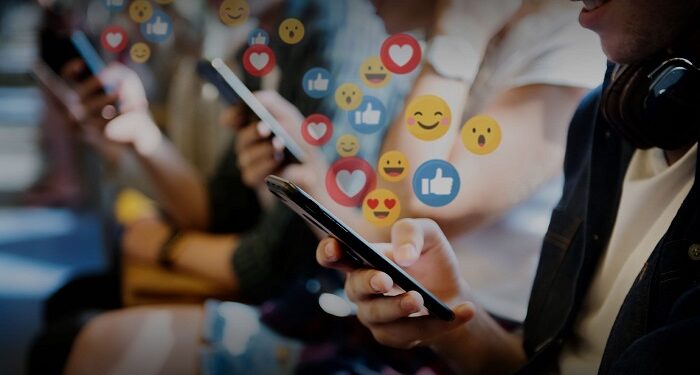 Promoting mobile apps through influencers